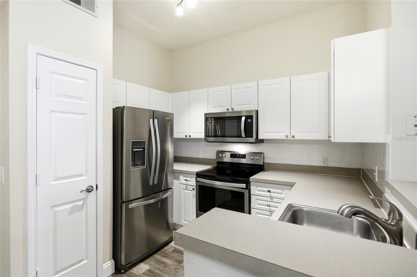 Stainless steel appliances in kitchen - 315 GRAND MAGNOLIA AVE #312, CELEBRATION