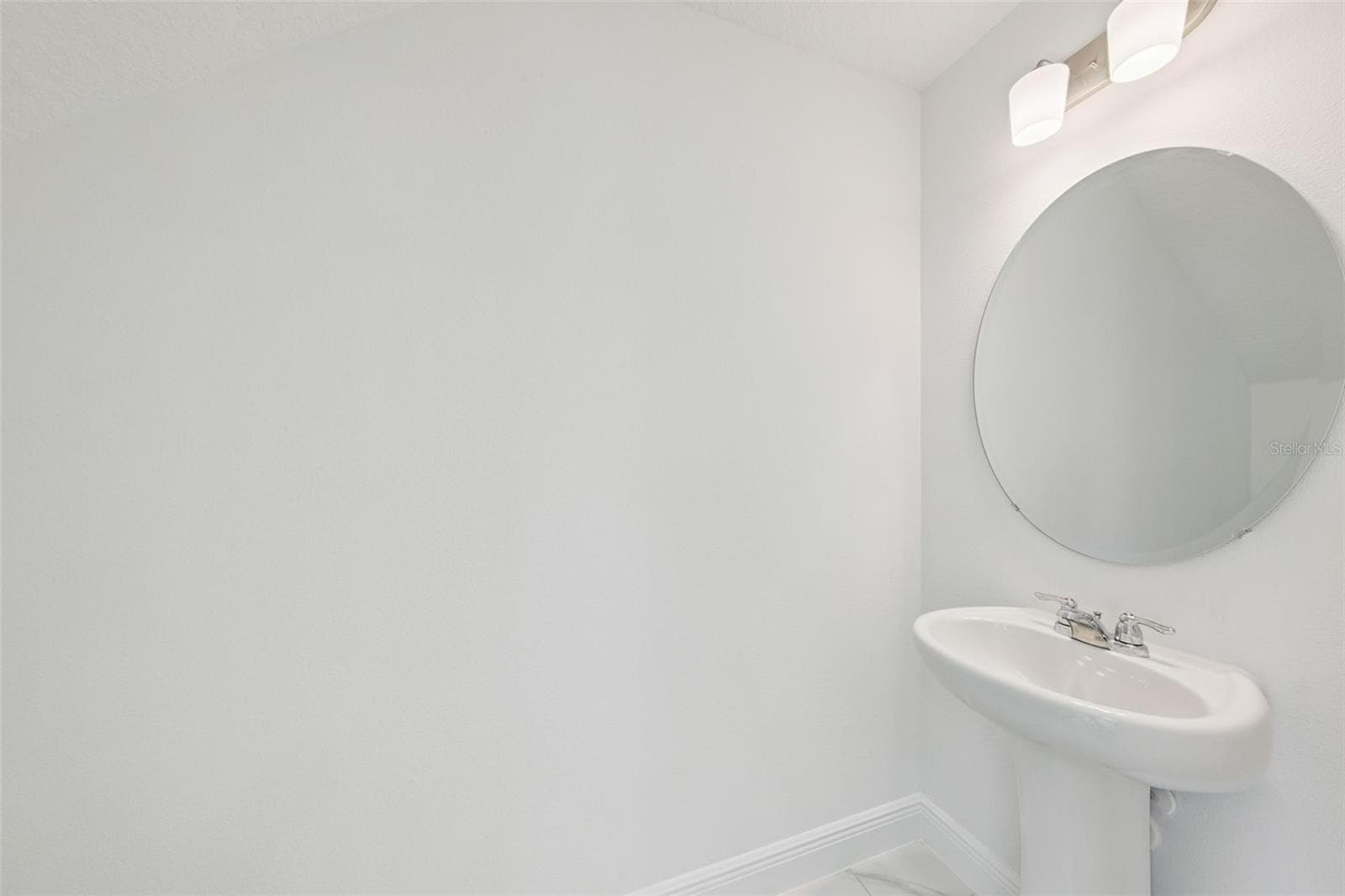 Half bathroom downstairs - 1952 SUNSHINE PEAK DR, MINNEOLA