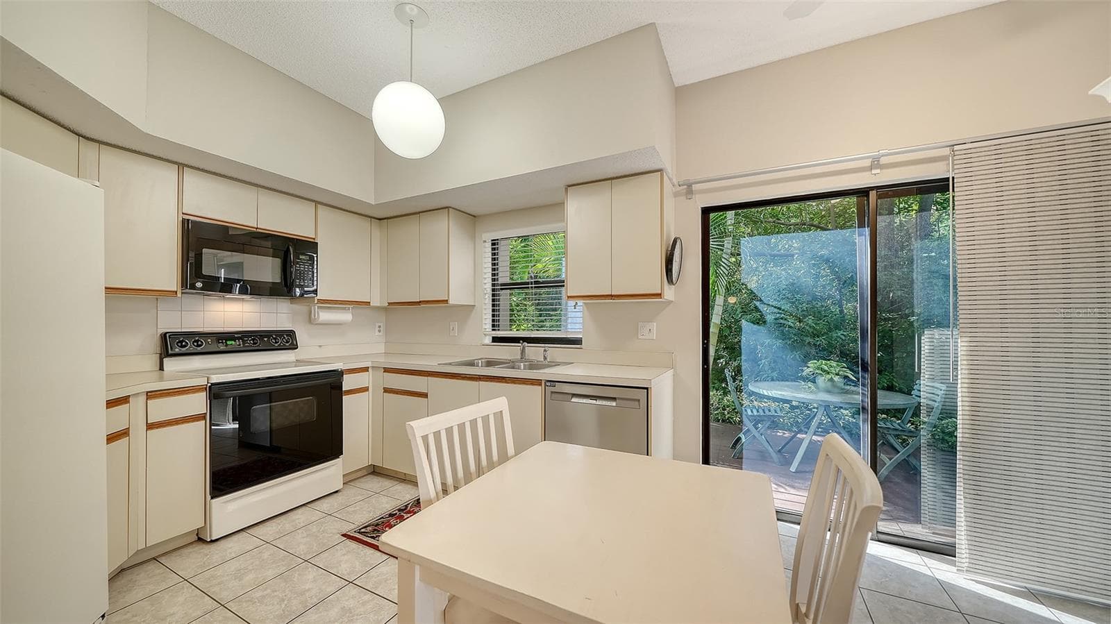 kitchen has access to the terrace - 1638 STARLING DR #105, SARASOTA