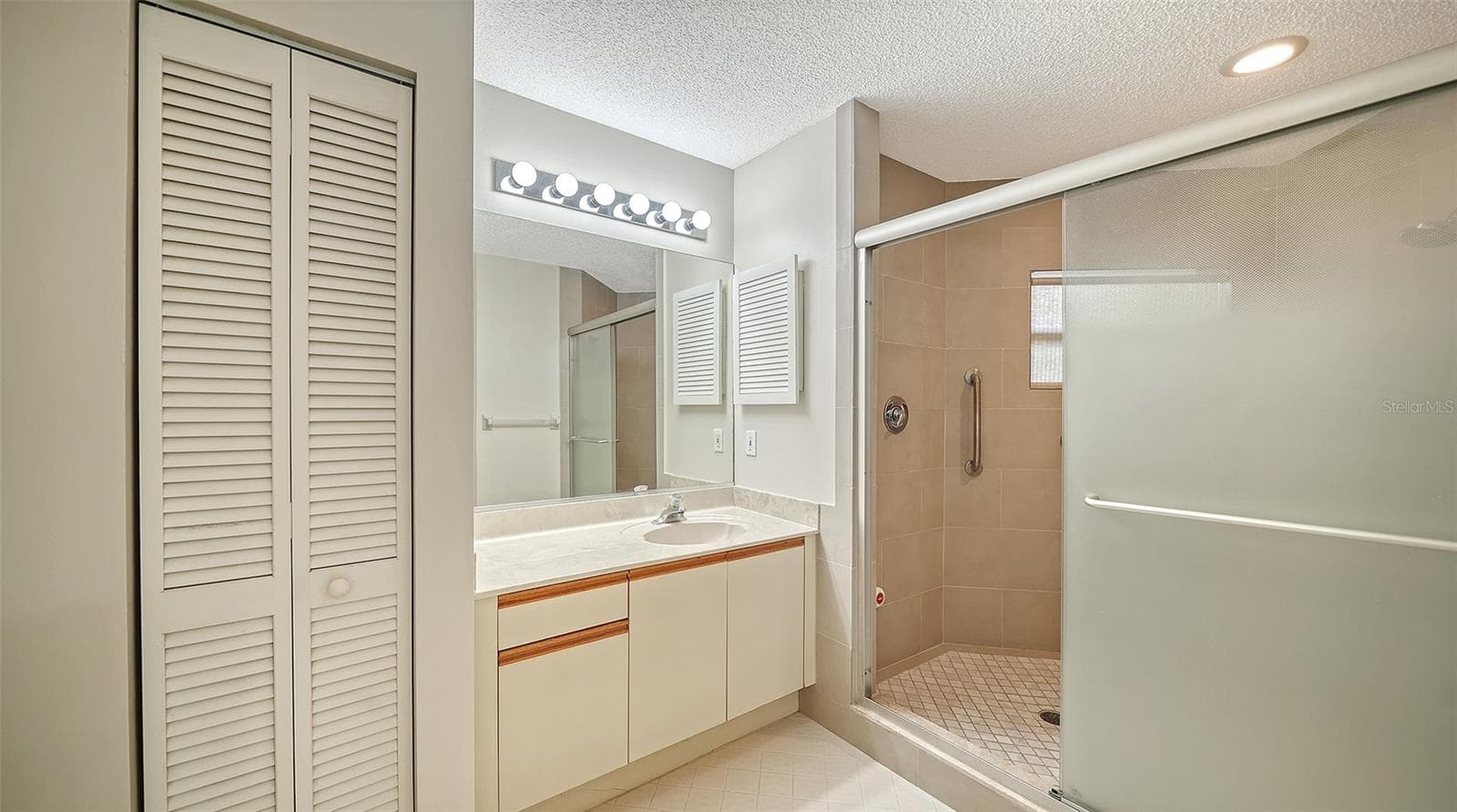 2nd sink by the shower - 1638 STARLING DR #105, SARASOTA