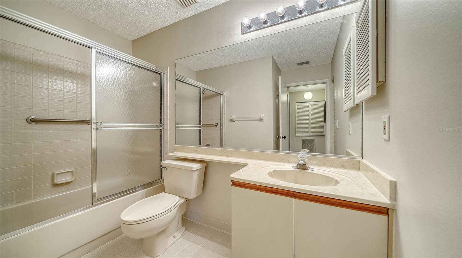 bathroom 2 with tub/shower combination - 1638 STARLING DR #105, SARASOTA