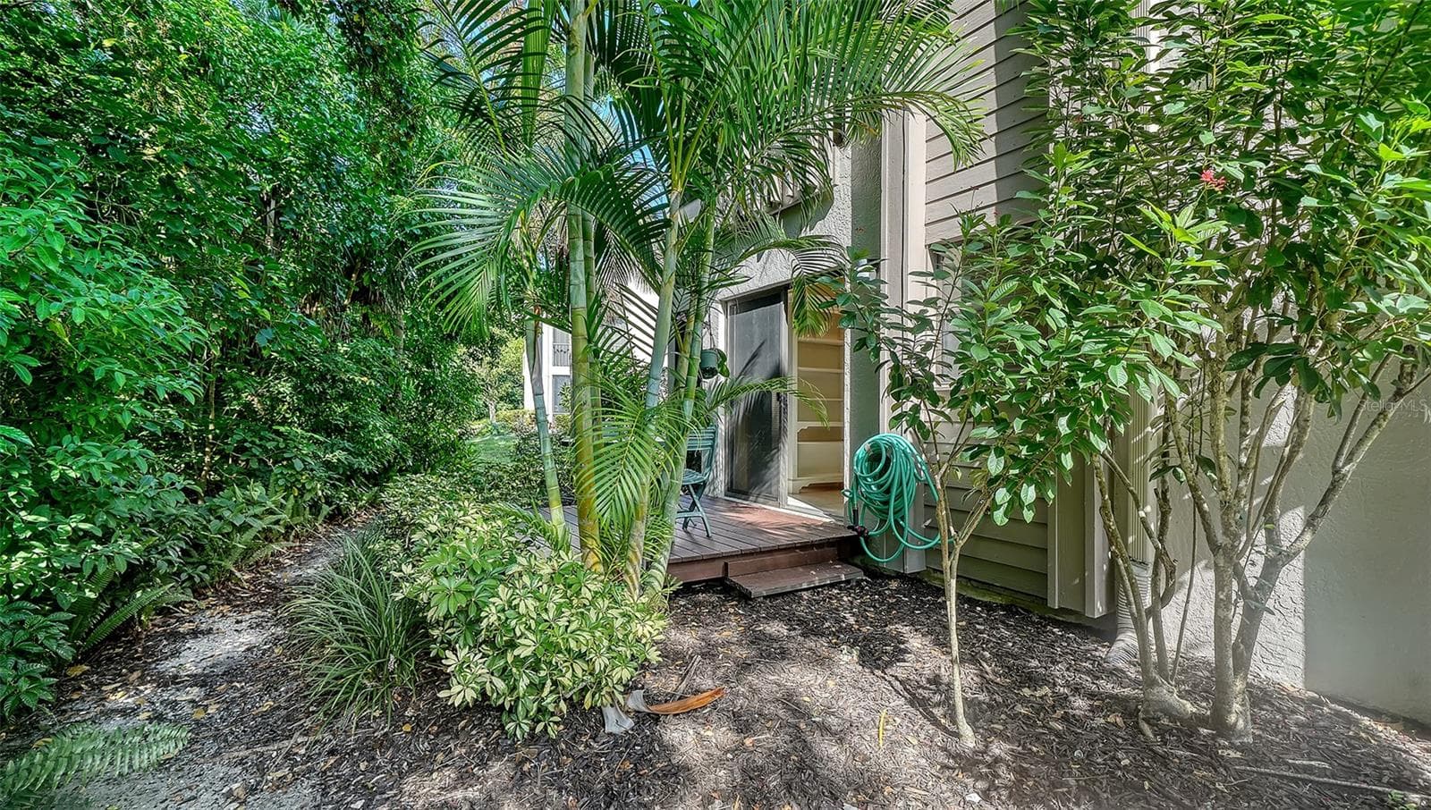 beautiful trees - 1638 STARLING DR #105, SARASOTA