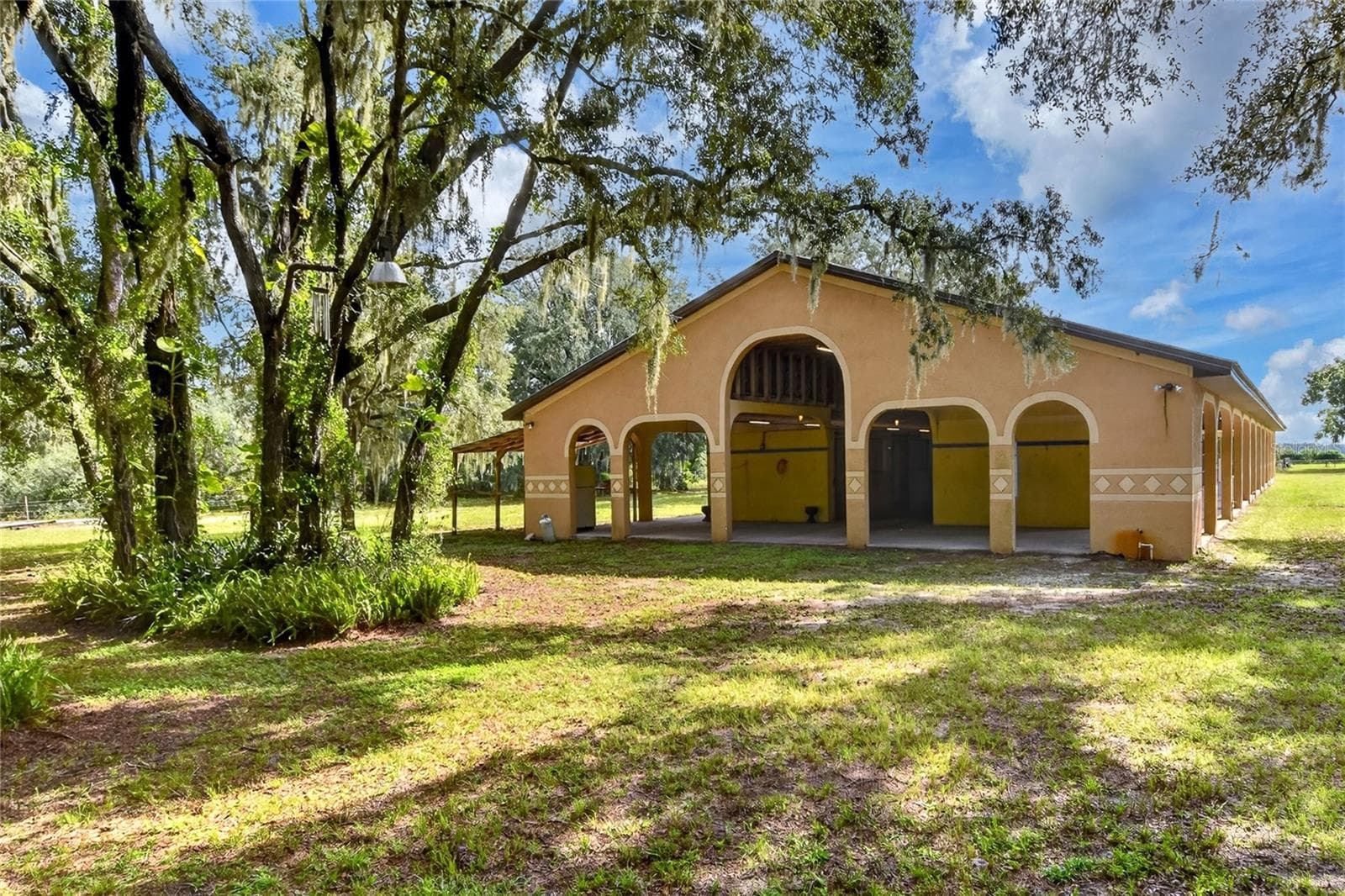 Manufactured Home at 20431 KEENE RD, WIMAUMA, photo 3 of 22