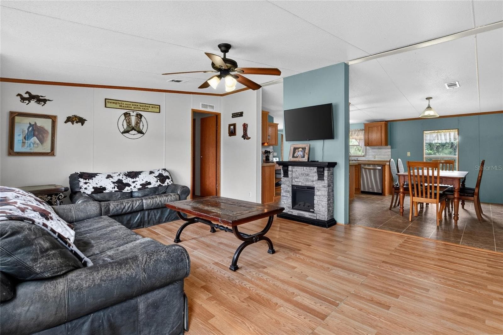 Manufactured Home at 20431 KEENE RD, WIMAUMA, photo 19 of 22