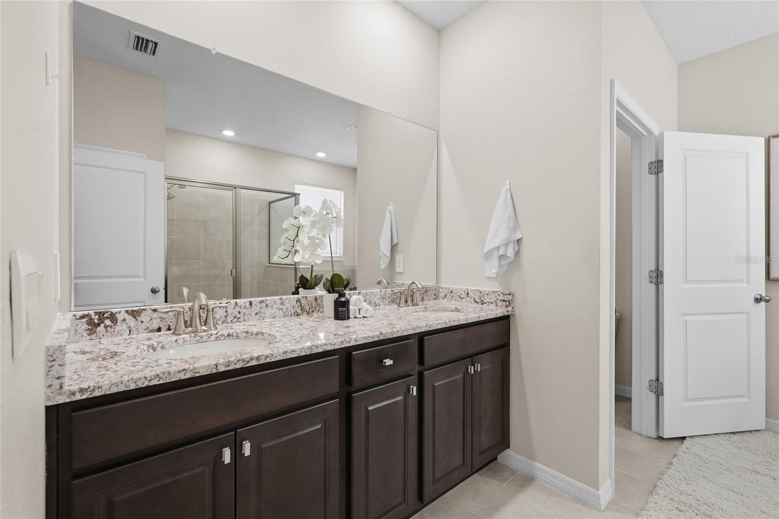 Primary ensuite - 5740 WOODLAND SAGE DR, SARASOTA