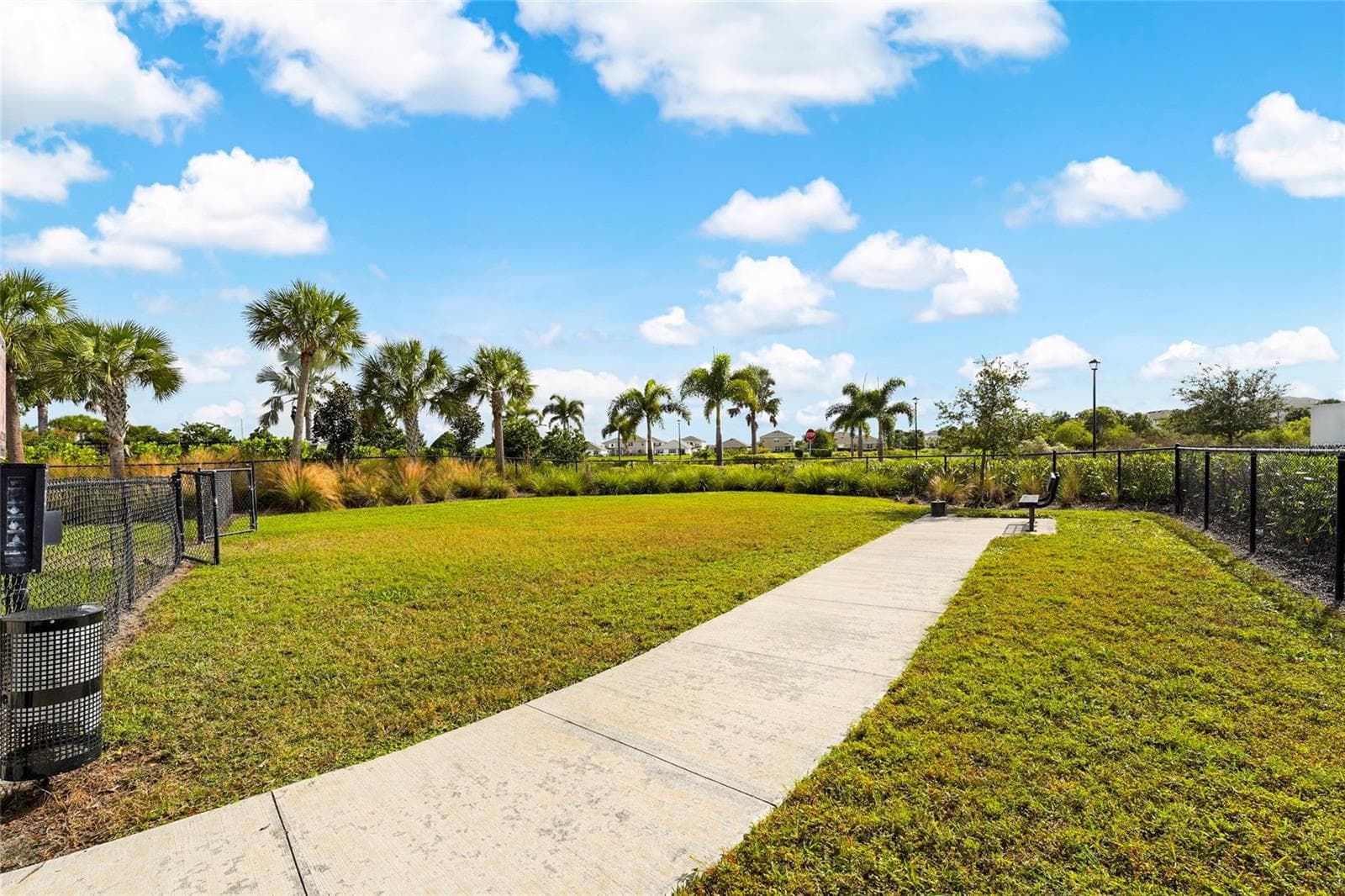 Dog park - 5740 WOODLAND SAGE DR, SARASOTA