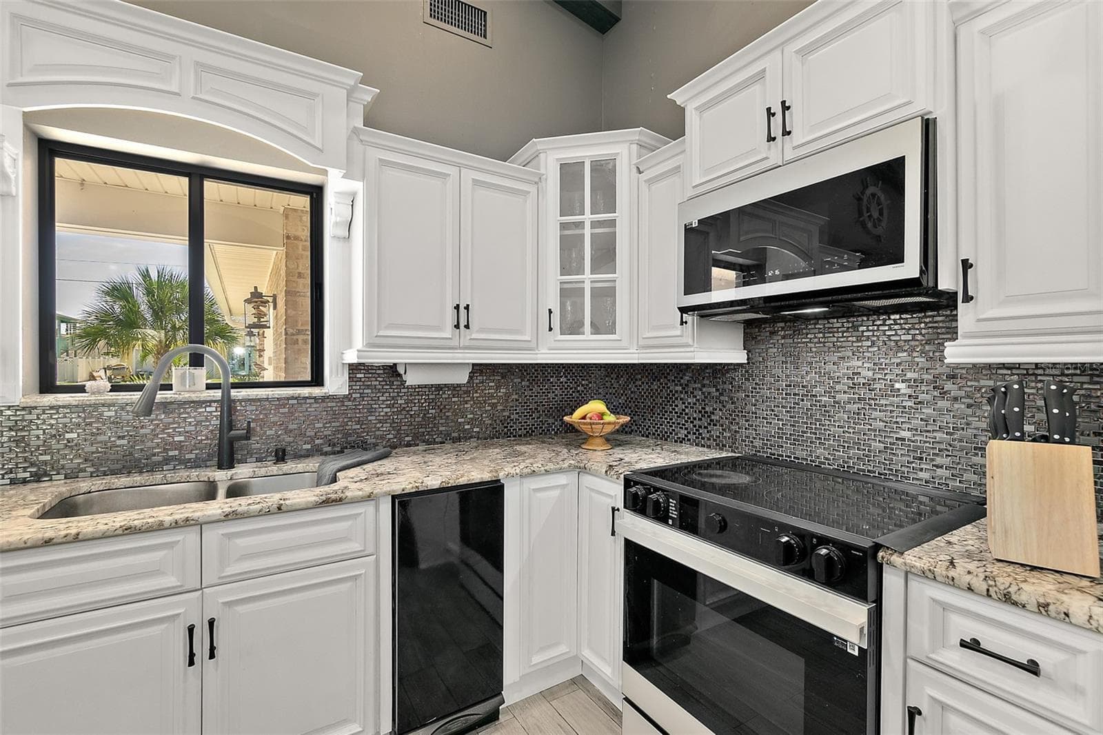 Single Family Residence at 624 CUMBERLAND DR, FLAGLER BEACH, photo 13 of 43