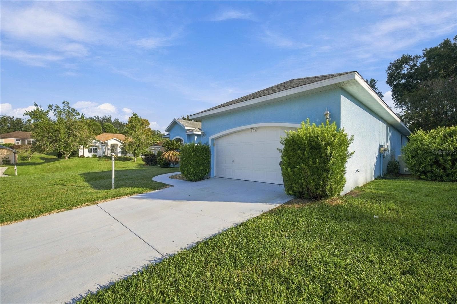 385 W BARCLAY CT
