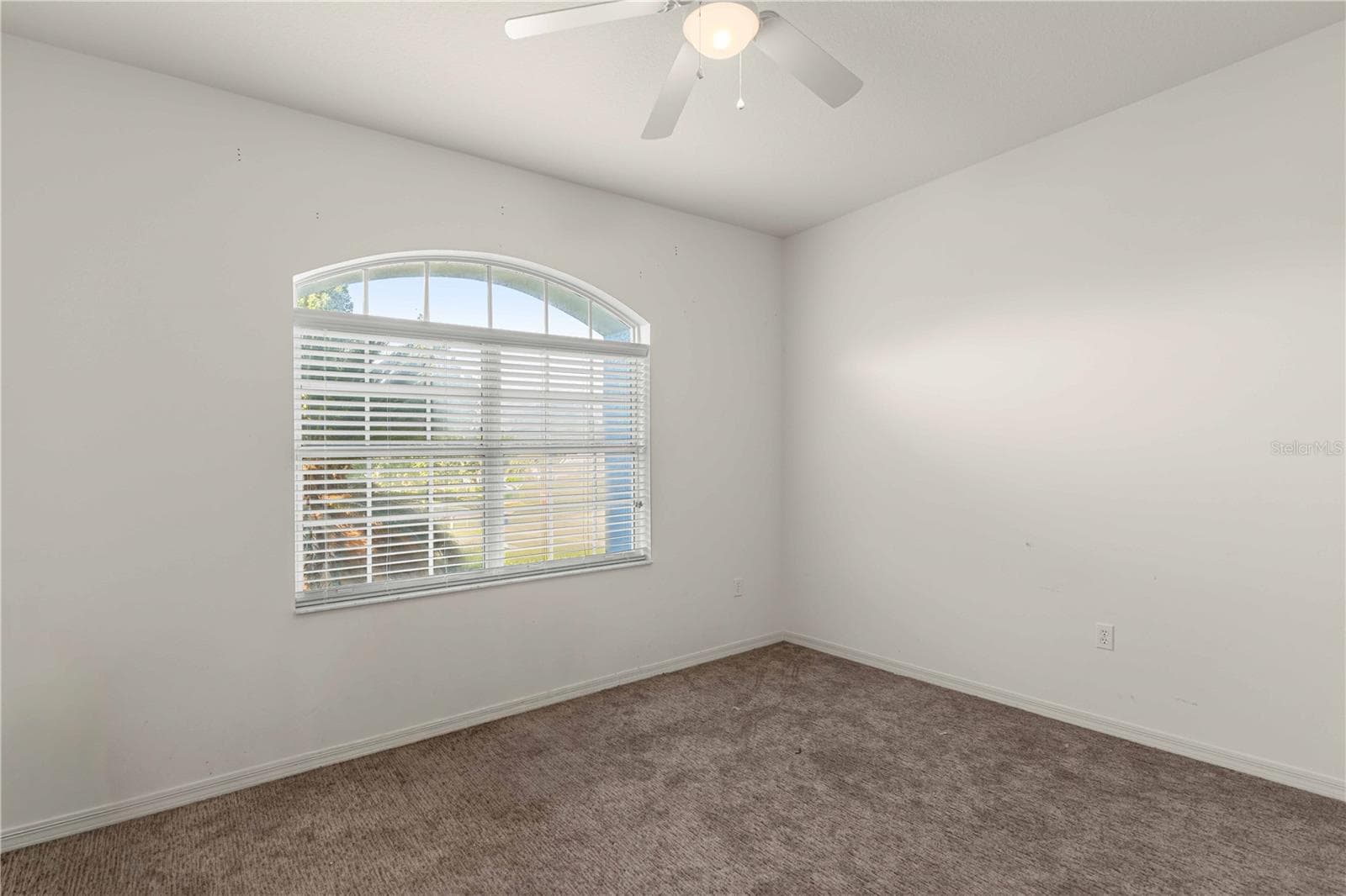 Single Family Residence at 385 W BARCLAY CT, BEVERLY HILLS, photo 7 of 27