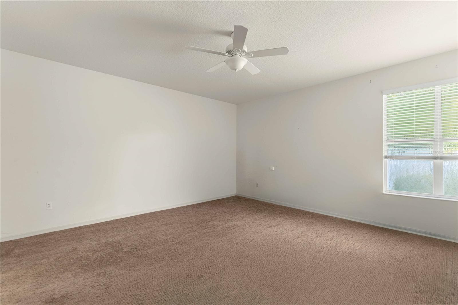 Single Family Residence at 385 W BARCLAY CT, BEVERLY HILLS, photo 9 of 27