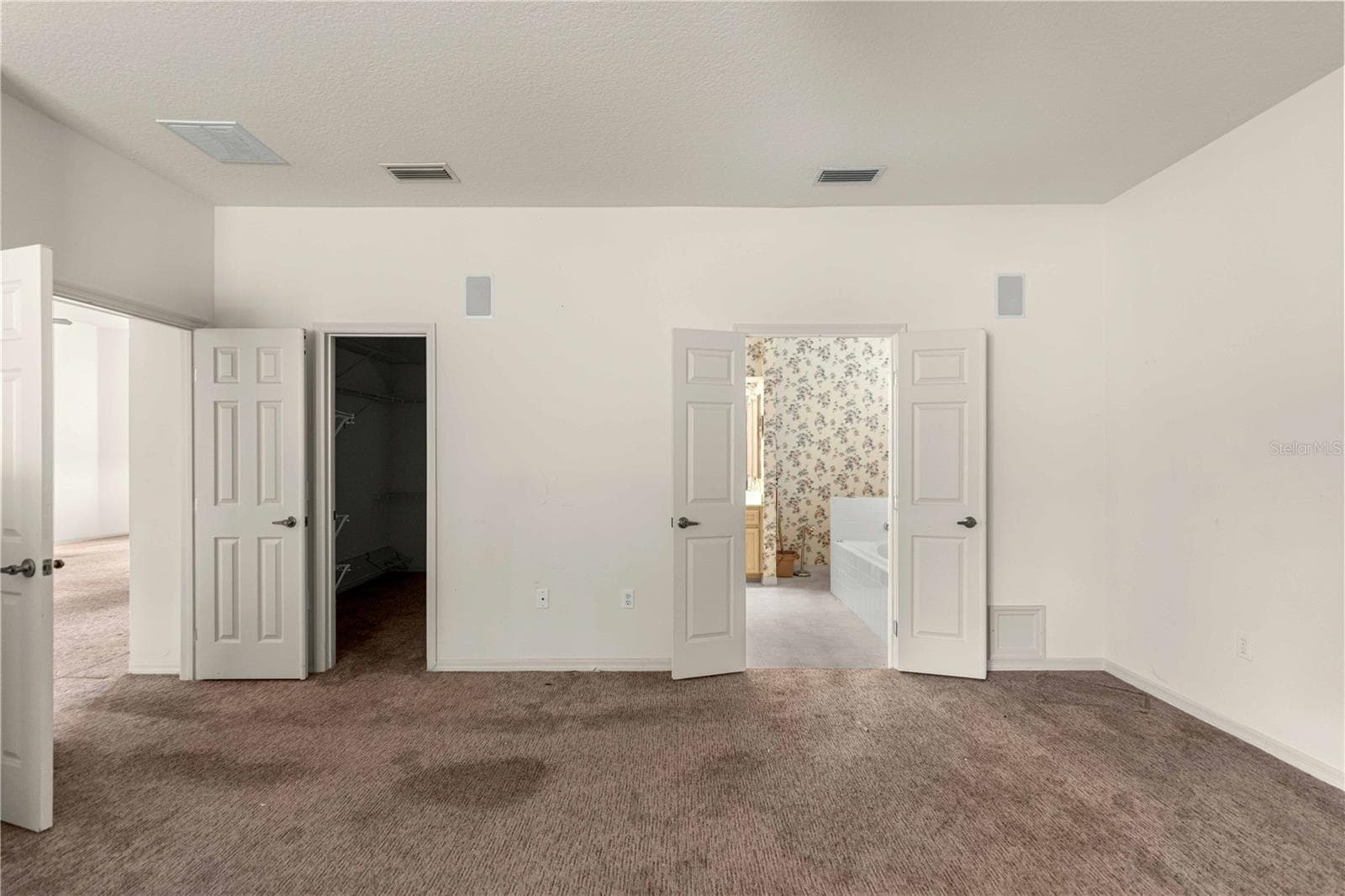 Single Family Residence at 385 W BARCLAY CT, BEVERLY HILLS, photo 10 of 27