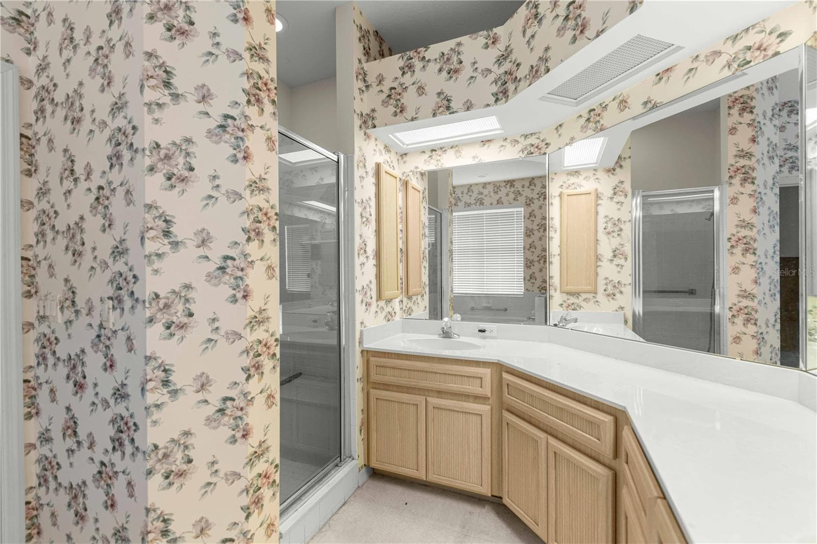 Single Family Residence at 385 W BARCLAY CT, BEVERLY HILLS, photo 13 of 27