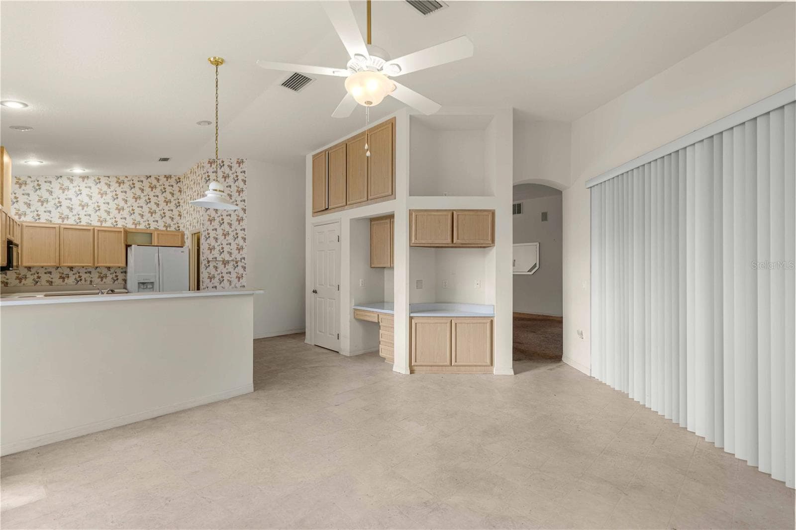 Single Family Residence at 385 W BARCLAY CT, BEVERLY HILLS, photo 16 of 27