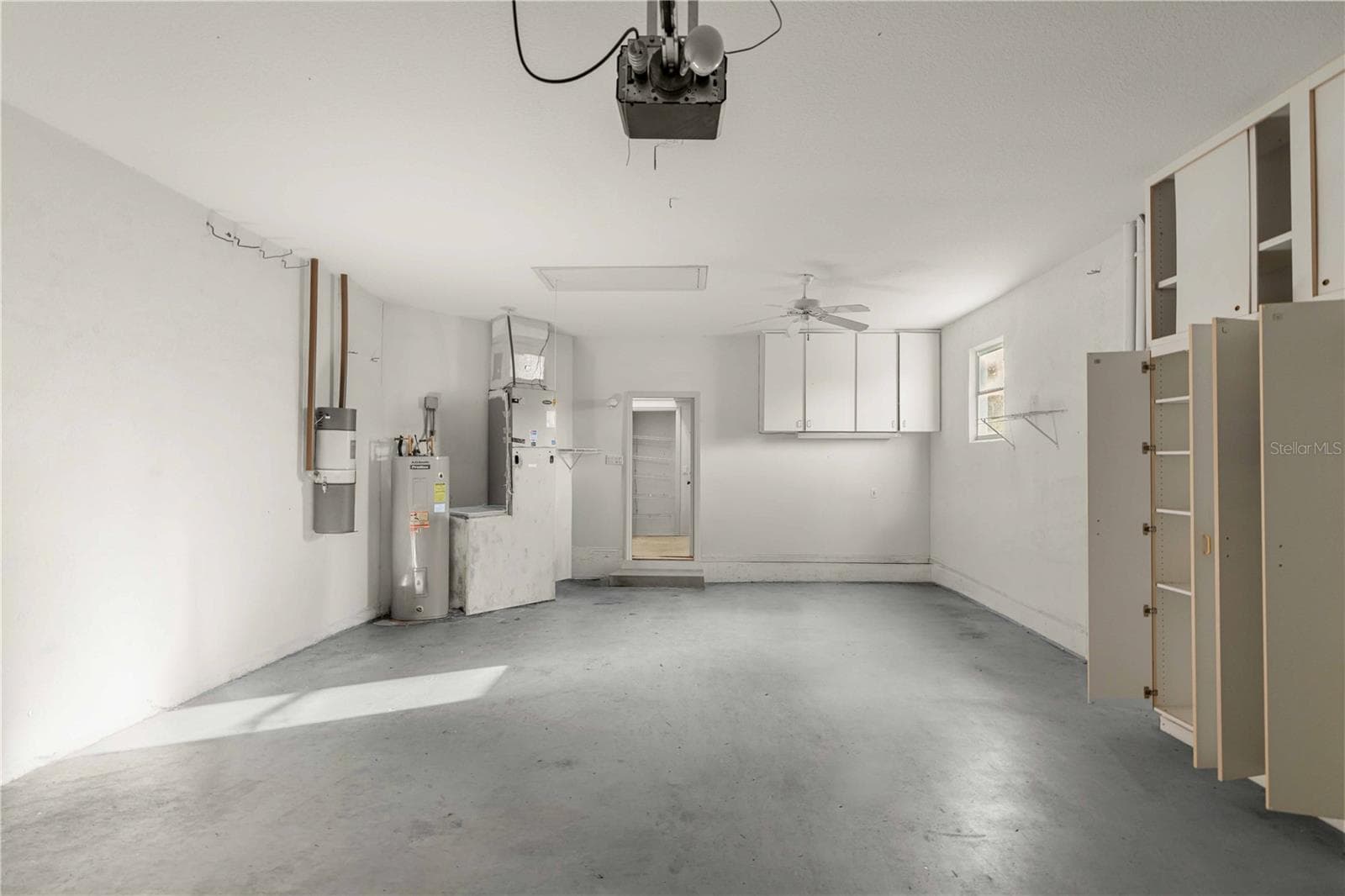 Single Family Residence at 385 W BARCLAY CT, BEVERLY HILLS, photo 19 of 27