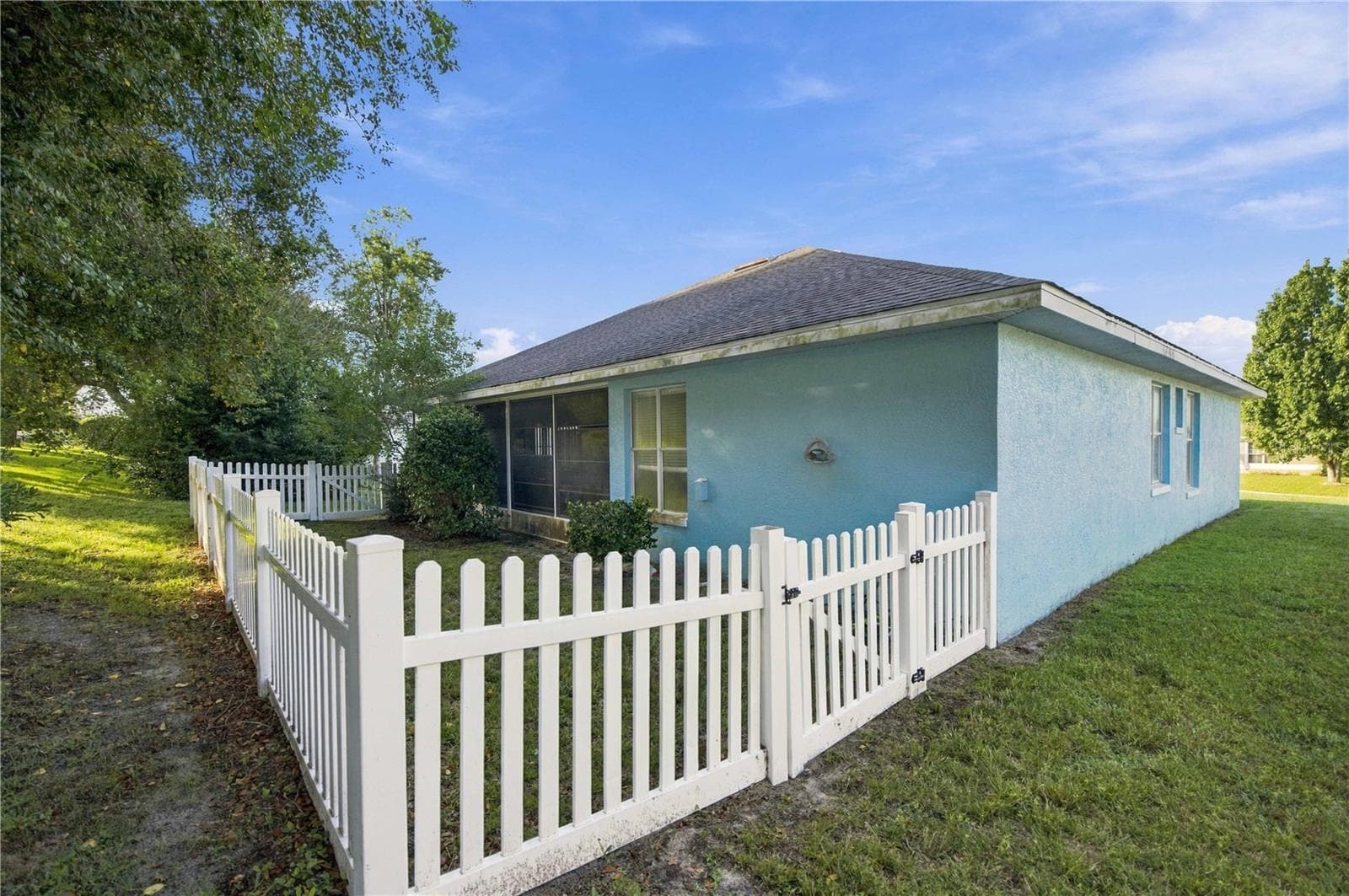 Single Family Residence at 385 W BARCLAY CT, BEVERLY HILLS, photo 20 of 27