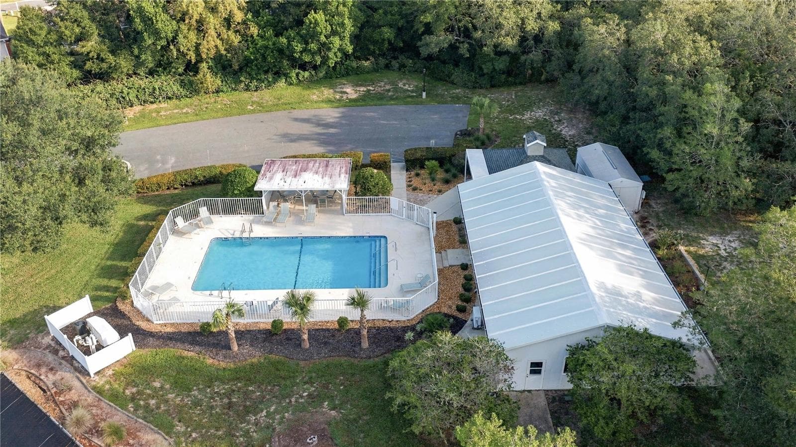 Single Family Residence at 385 W BARCLAY CT, BEVERLY HILLS, photo 26 of 27
