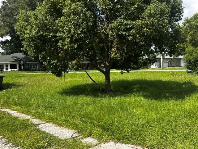 Single Family Residence at 923 W LAKE CANNON DR NW, WINTER HAVEN, photo 2 of 11