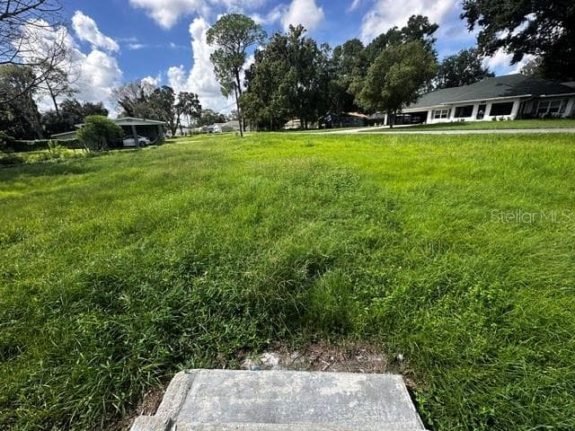 Single Family Residence at 923 W LAKE CANNON DR NW, WINTER HAVEN, photo 3 of 11