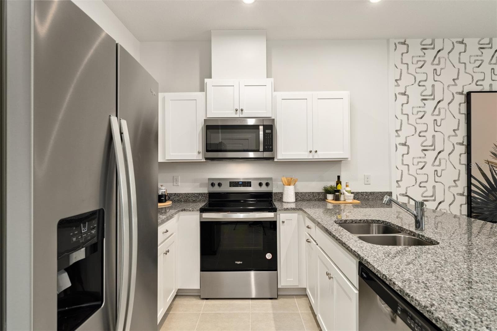 Catalina I Model Kitchen - 2872 CAMELLIA FLOWER ST, APOPKA