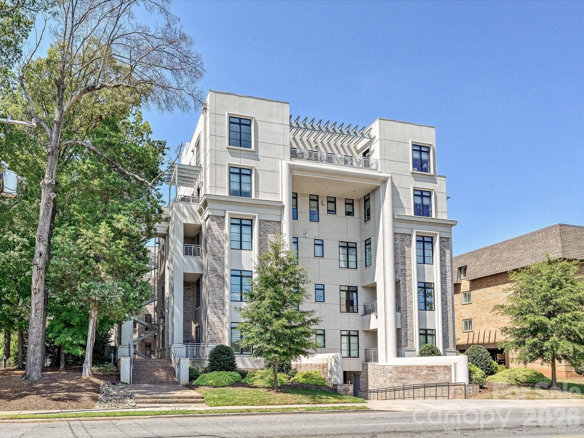 1333 Queens Road