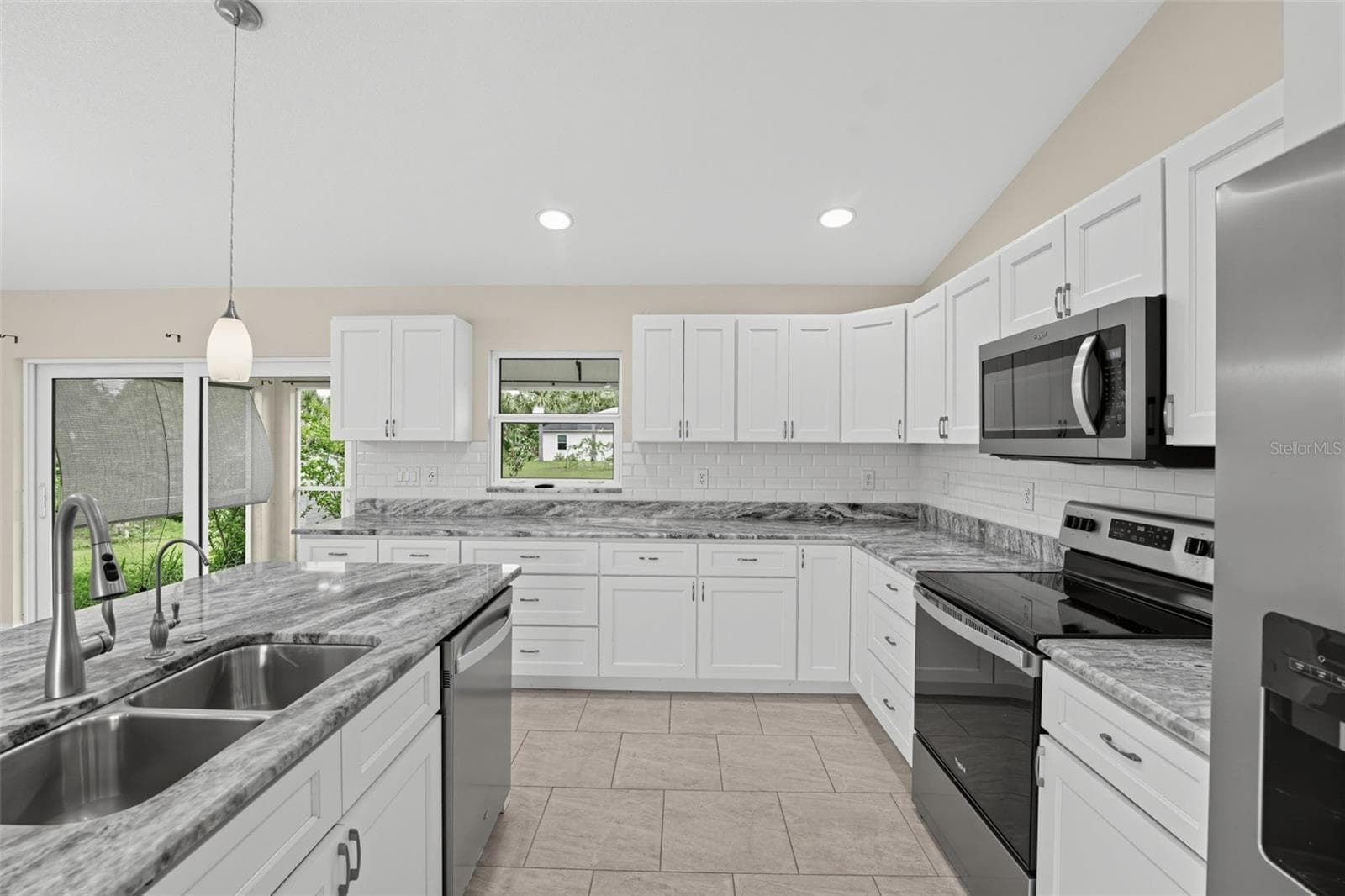Lots of counter space/stainless steel appliances - 2580 VOGLER LN, NORTH PORT