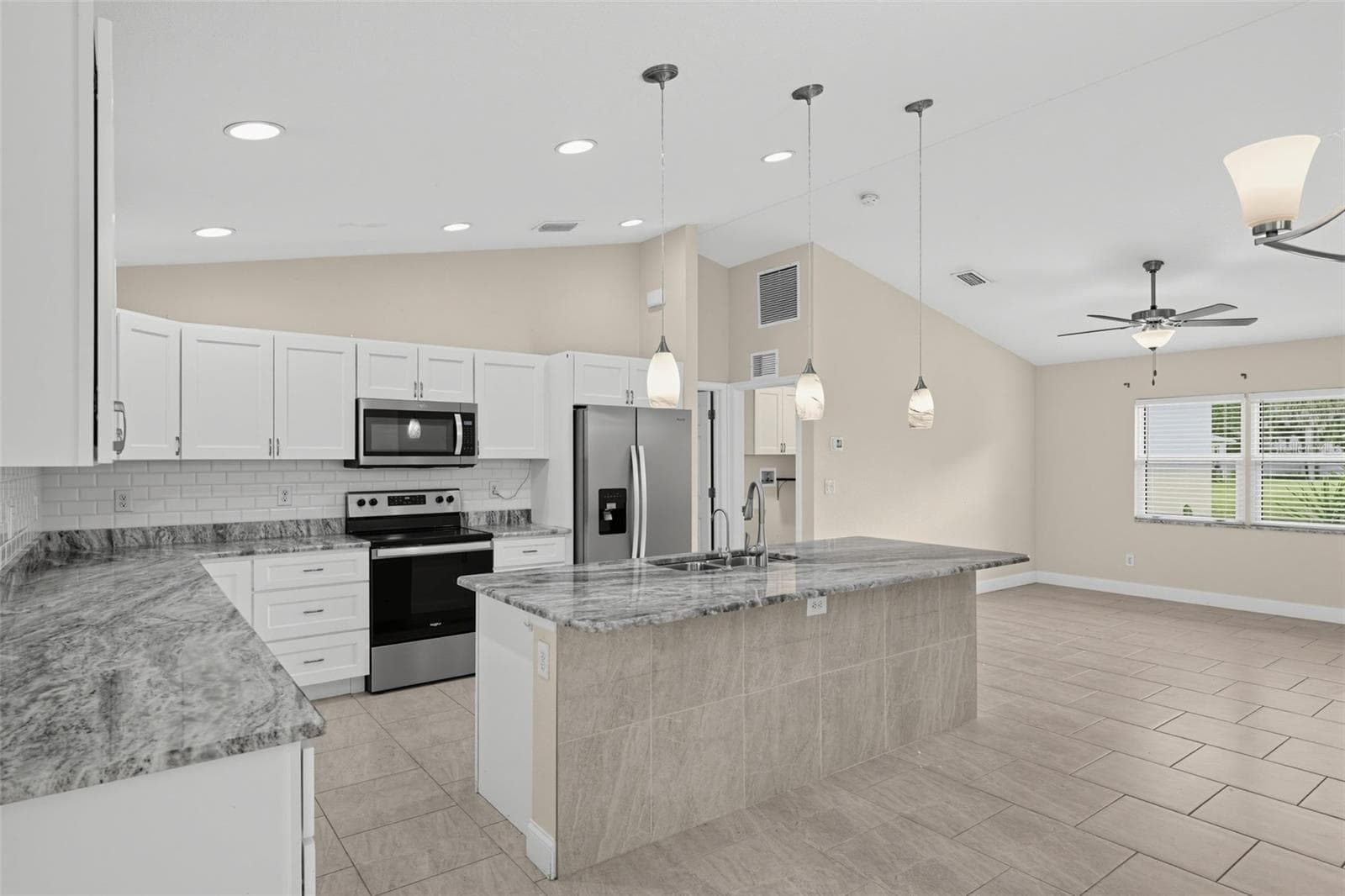 Beautiful kitchen with ample cabinets and cupboards - 2580 VOGLER LN, NORTH PORT