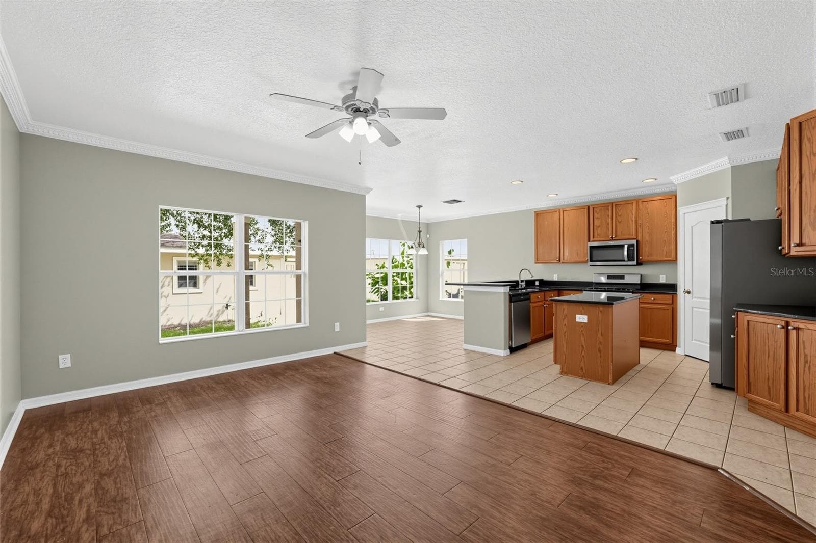 Single Family Residence at 16234 BRIDGEWALK DR, LITHIA, photo 15 of 32