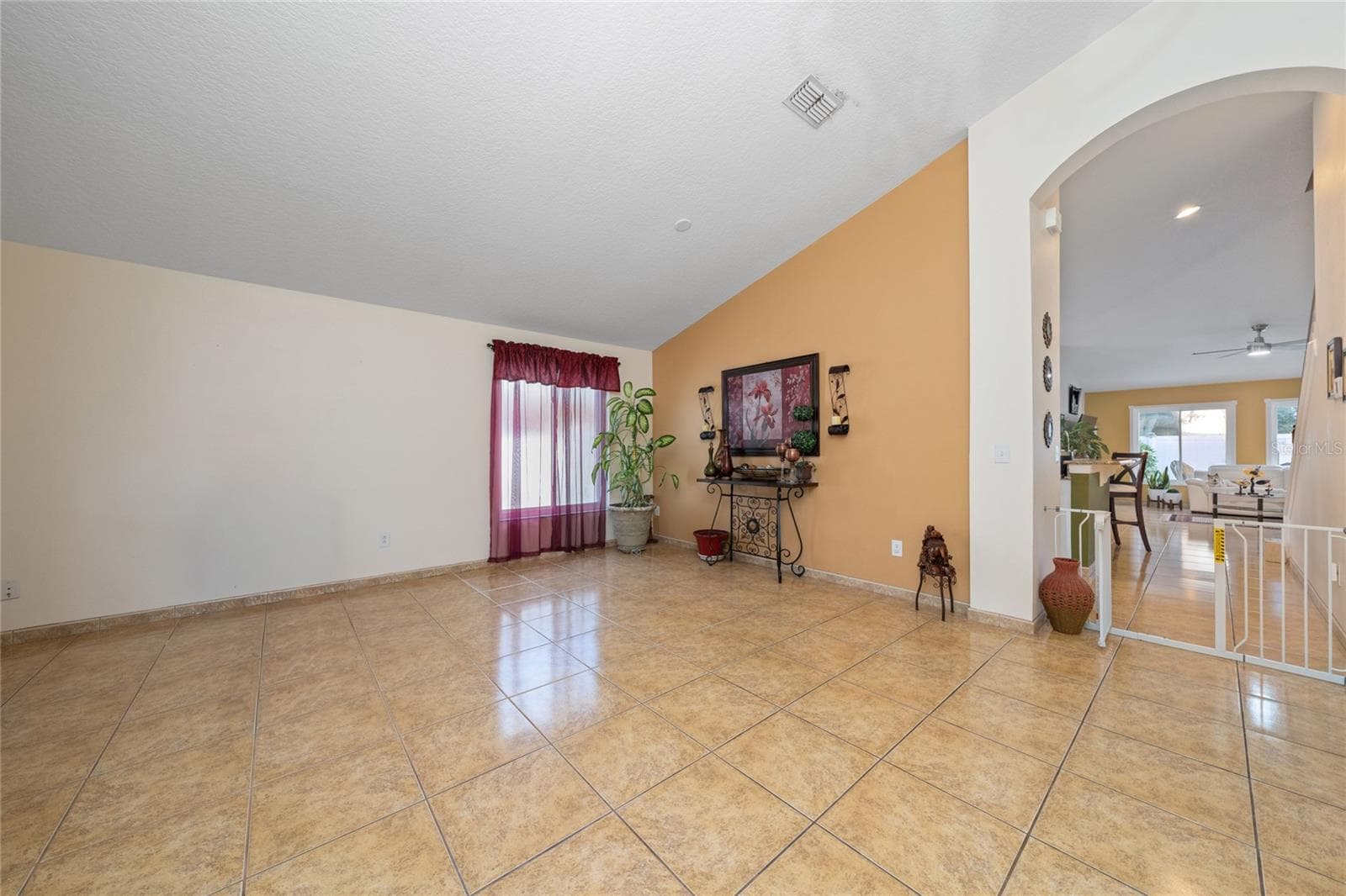 Single Family Residence at 2333 WALNUT CANYON DR, KISSIMMEE, photo 4 of 51