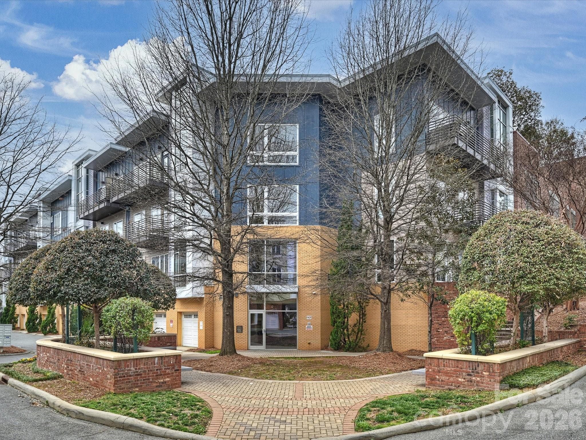 Condominium at 2200 Lyndhurst Avenue, Charlotte, photo 2 of 28