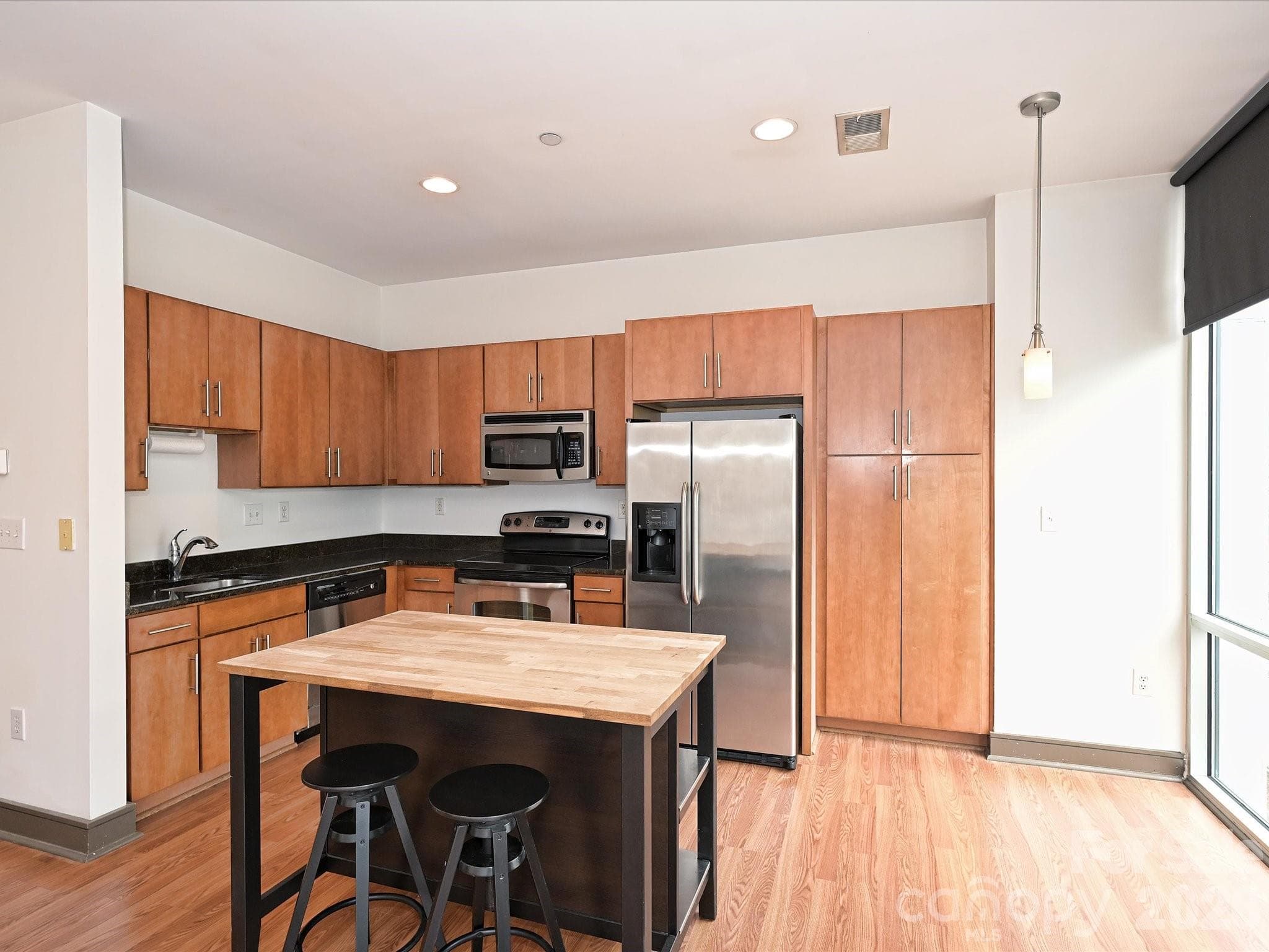 Condominium at 2200 Lyndhurst Avenue, Charlotte, photo 6 of 28