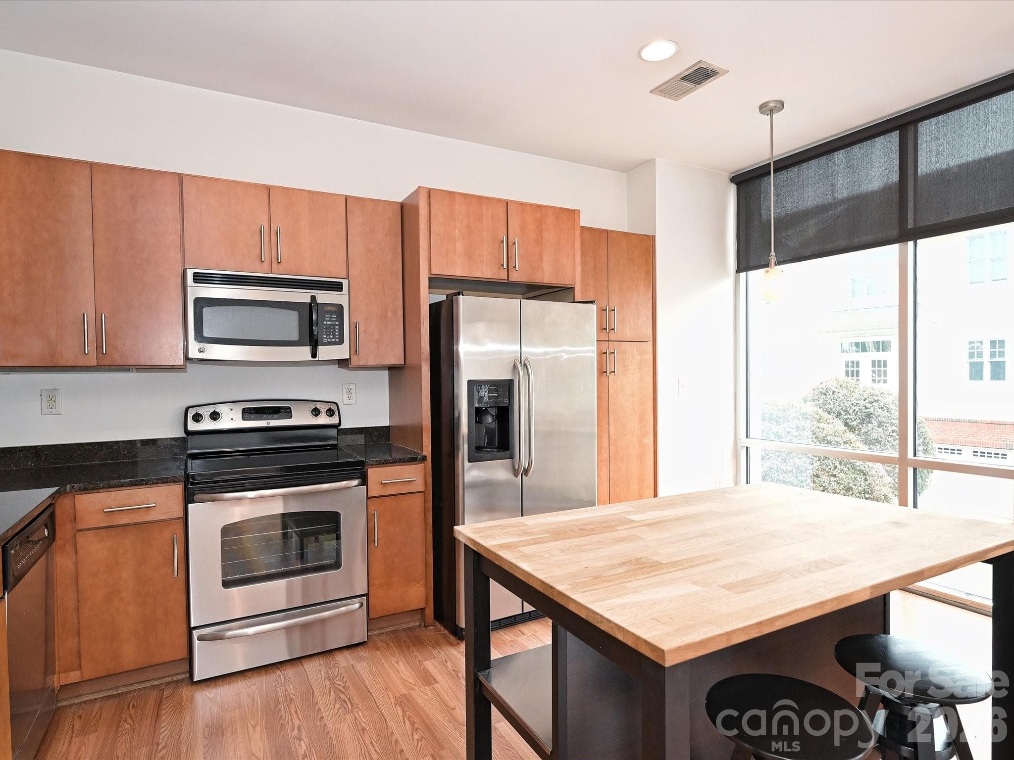 Condominium at 2200 Lyndhurst Avenue, Charlotte, photo 8 of 28