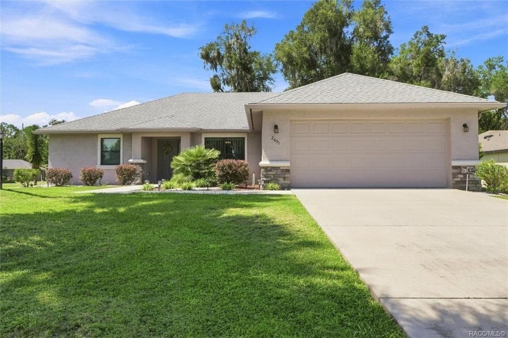 Professionally Landscaped w/ Irrigation System - 2651 E MAIDSTONE CT, HERNANDO