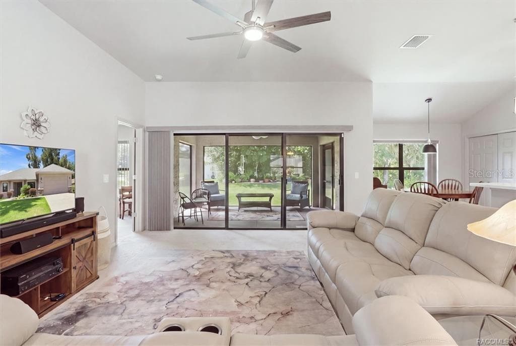 Living Room w/ 10ft Ceilings - 2651 E MAIDSTONE CT, HERNANDO