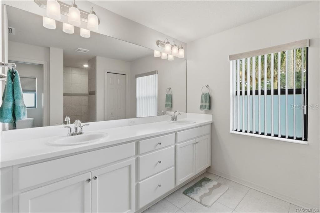 Master Bathroom w/ White Vanity, Quartz Top & Dual Sinks - 2651 E MAIDSTONE CT, HERNANDO