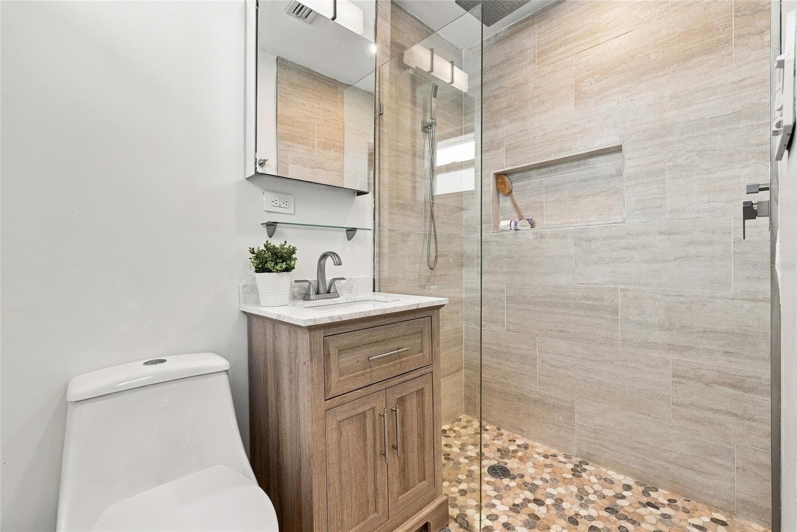 Single Family Residence at 2110 ALCAZAR WAY S, ST PETERSBURG, photo 16 of 33