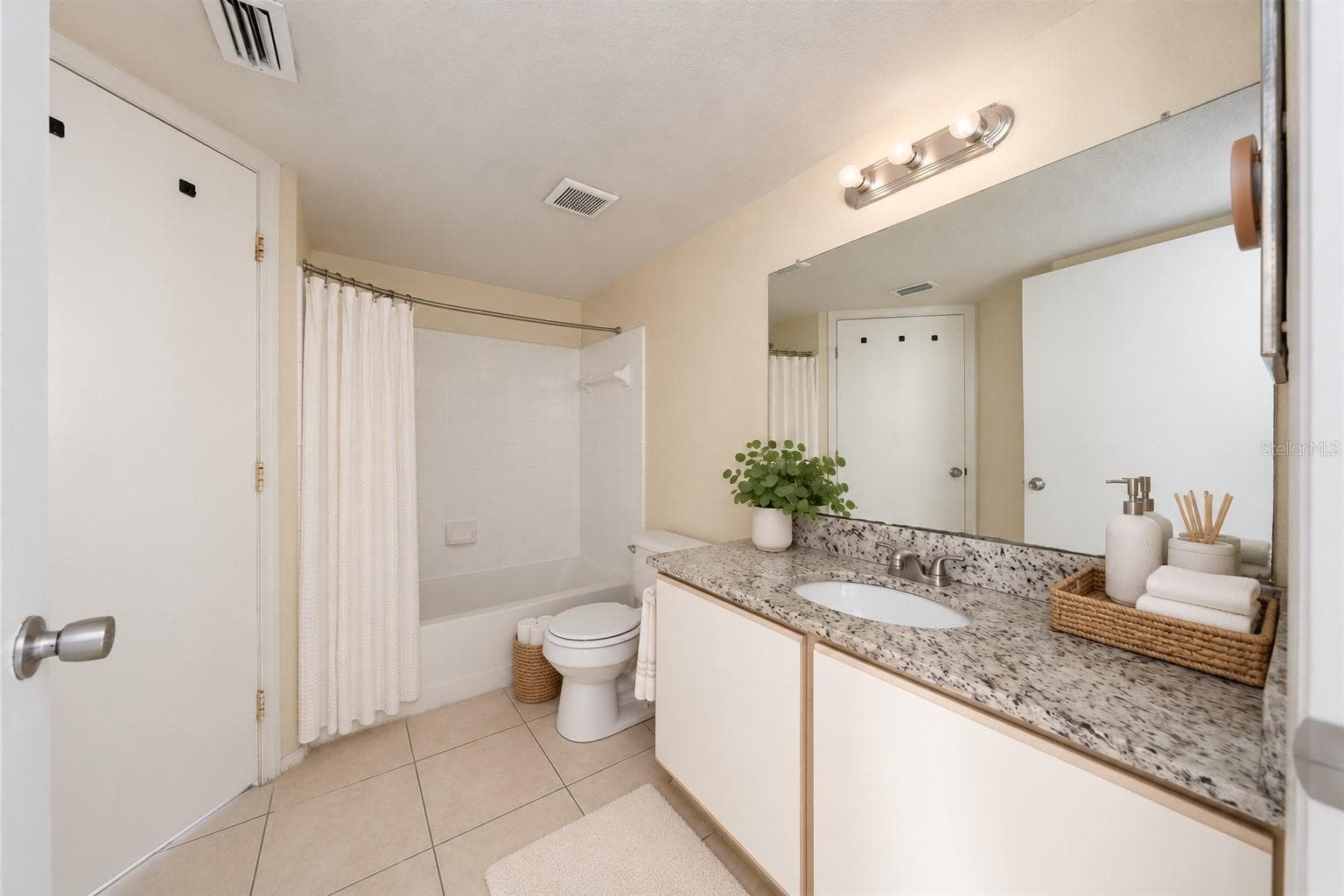 Condominium at 2201 KEY WEST CT #328, KISSIMMEE, photo 13 of 42