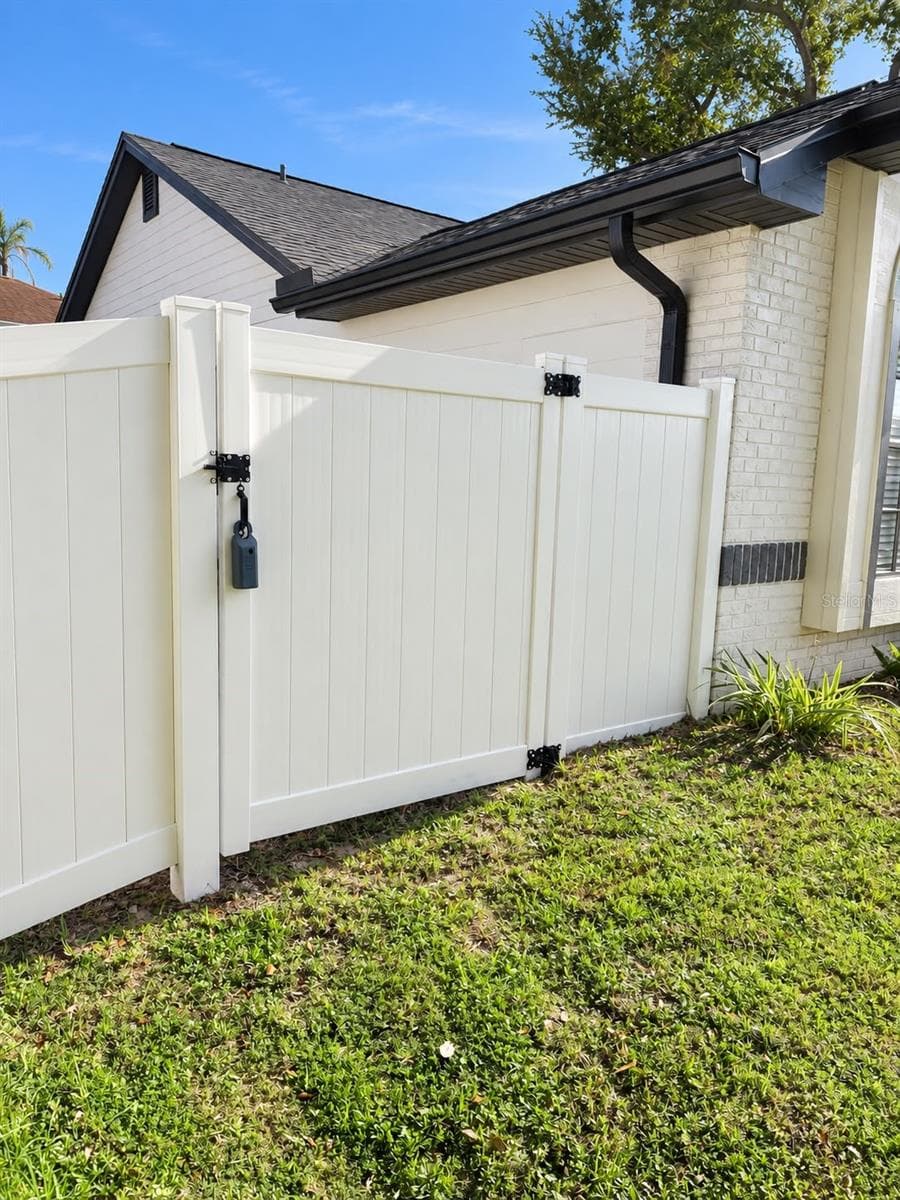 Single Family Residence at 5483 FRIARSWAY DR, TAMPA, photo 6 of 51