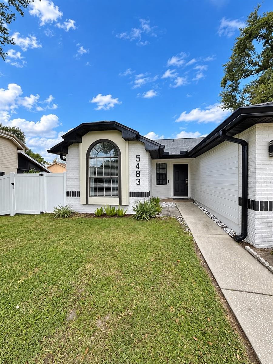 Single Family Residence at 5483 FRIARSWAY DR, TAMPA, photo 8 of 51