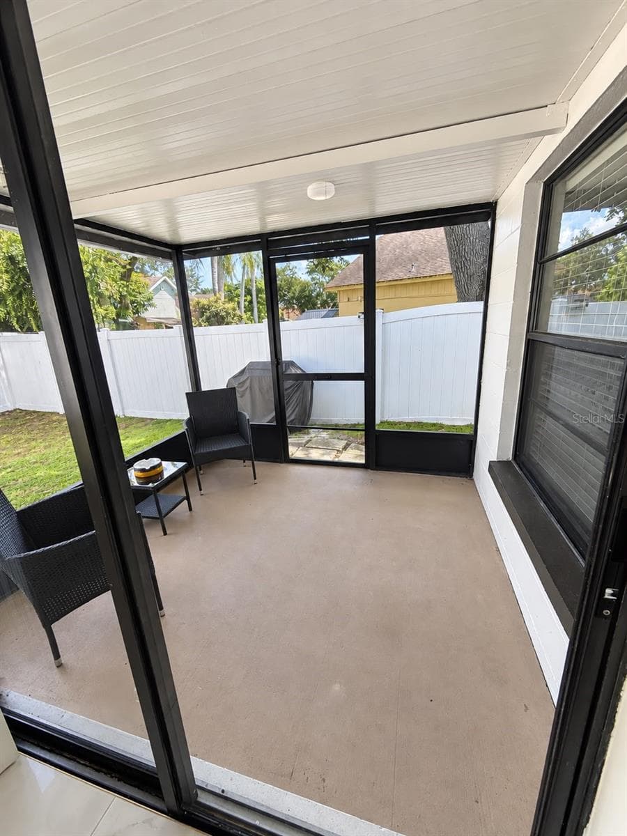 Single Family Residence at 5483 FRIARSWAY DR, TAMPA, photo 42 of 51