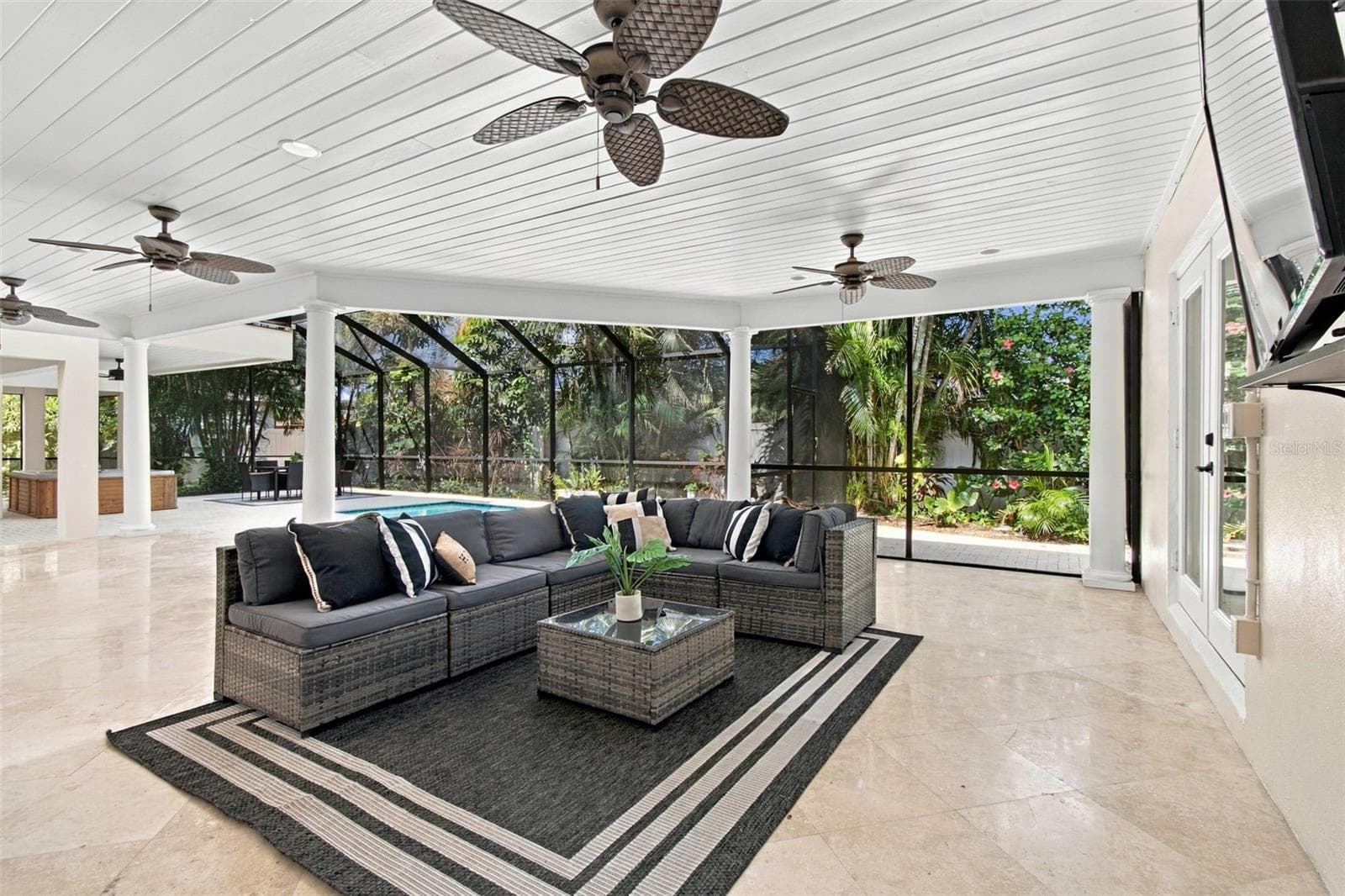 Spacious Lanai - 100 MONTEREY BLVD NE, ST PETERSBURG