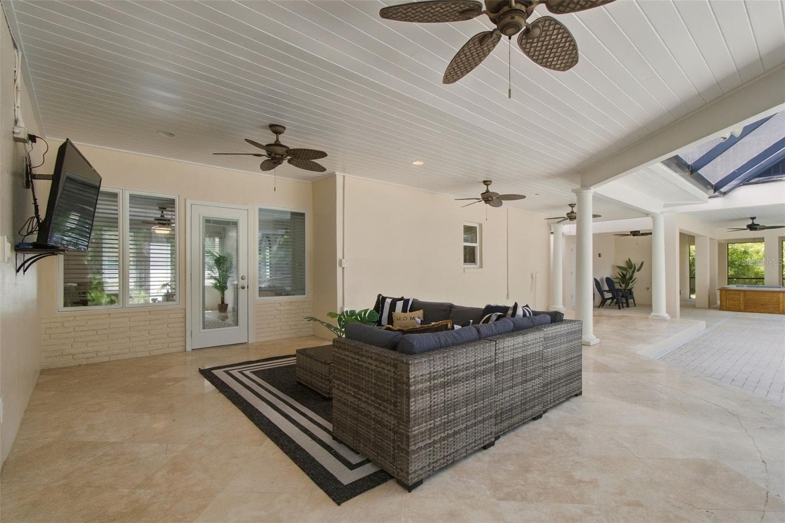 Spacious Lanai - 100 MONTEREY BLVD NE, ST PETERSBURG