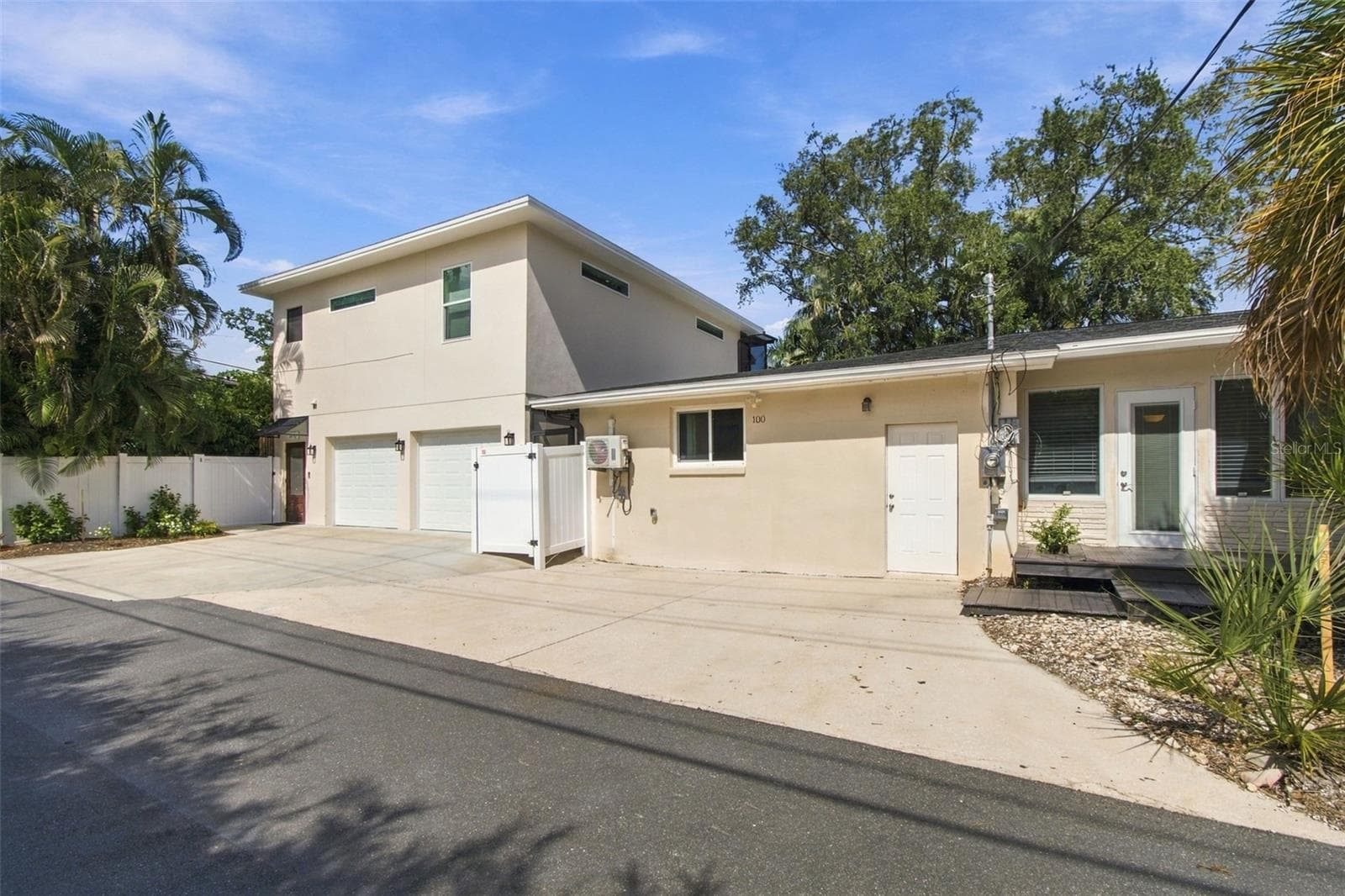 Parking Pad, Driveway, and Access to Garage - 100 MONTEREY BLVD NE, ST PETERSBURG