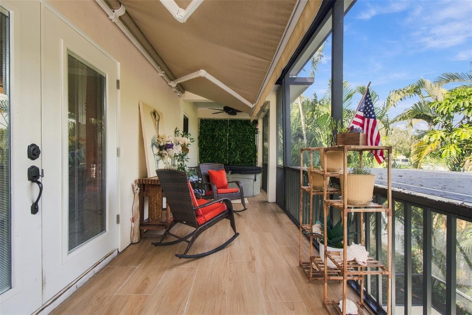 Lanai w/ Jacuzzi (In-Law Suite/Garage Apartment ) - 100 MONTEREY BLVD NE, ST PETERSBURG