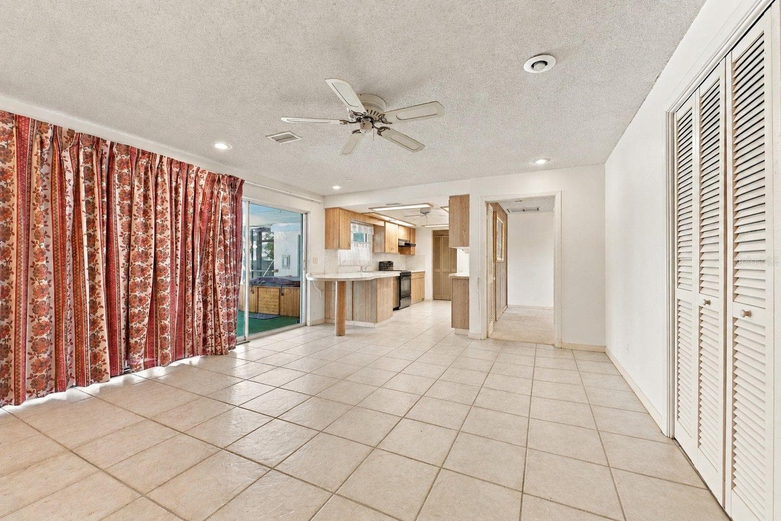 virtually vacant - 2336 HARN BLVD, CLEARWATER