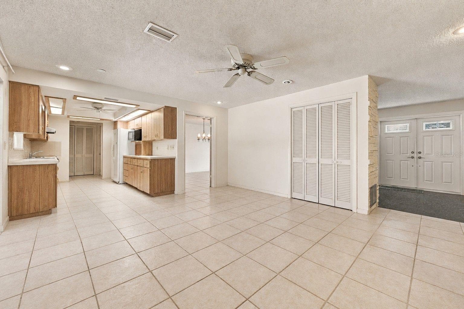 virtually vacant - 2336 HARN BLVD, CLEARWATER