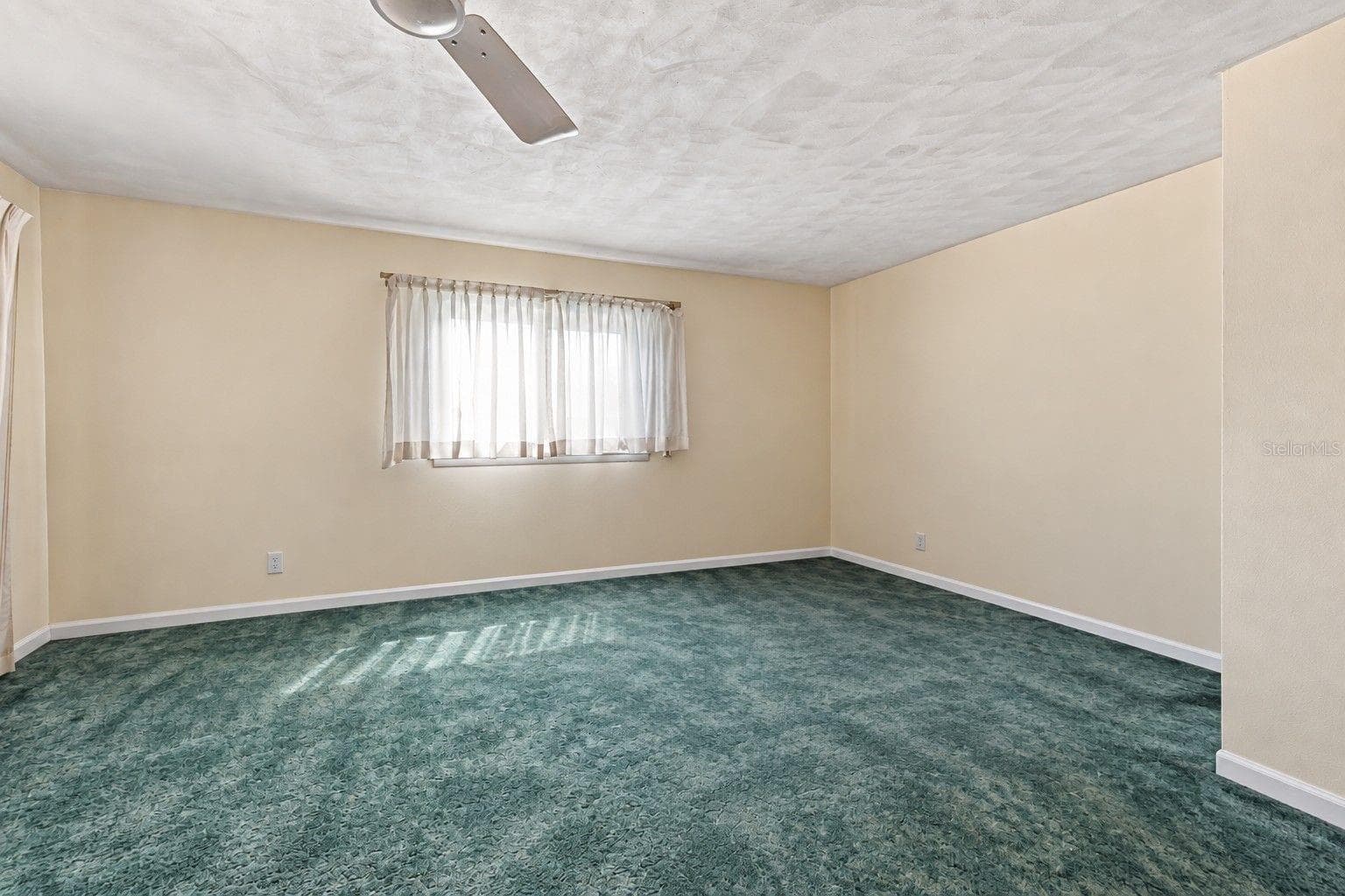 virtually vacant - 2336 HARN BLVD, CLEARWATER
