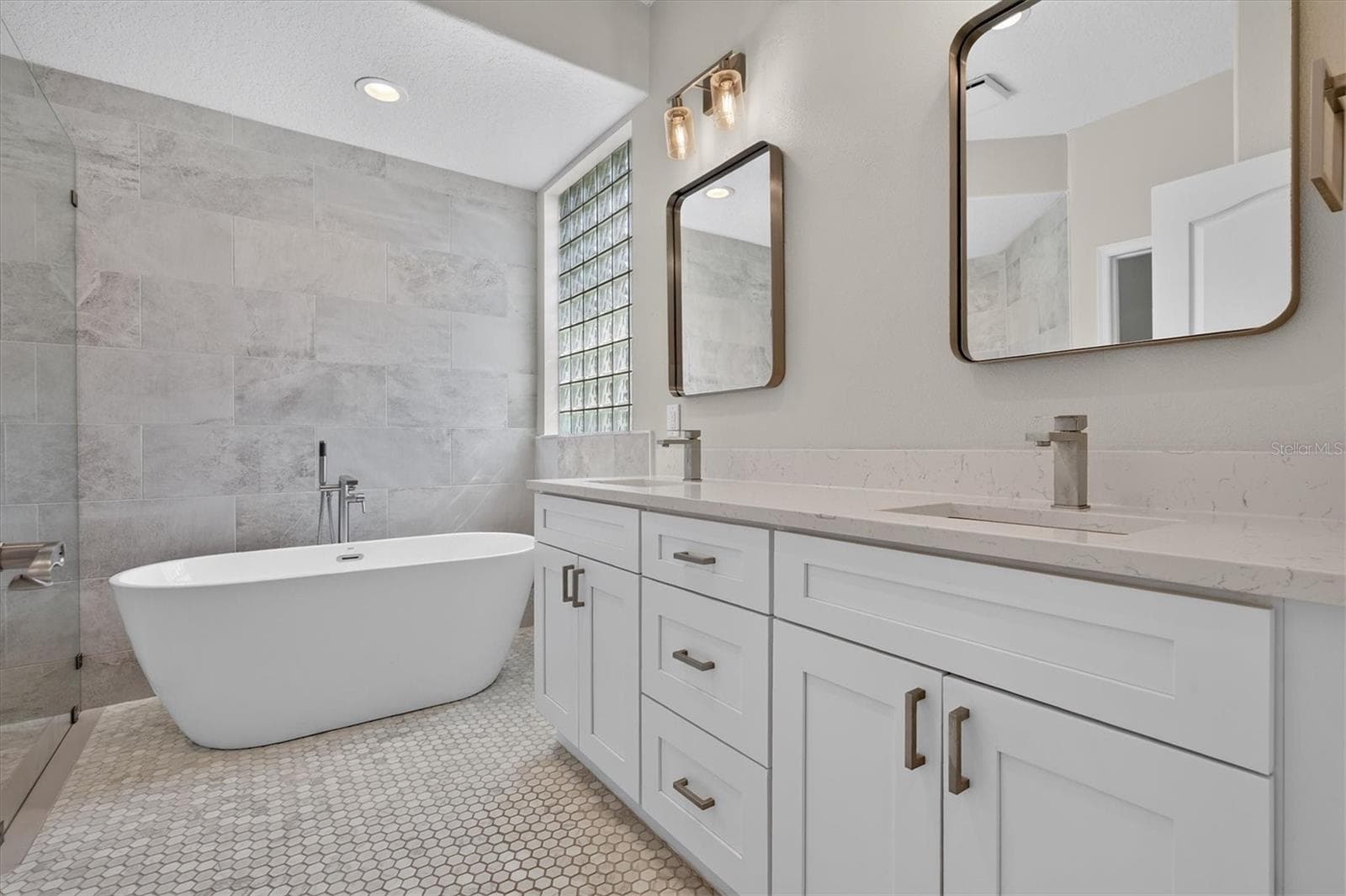 Single Family Residence at 714 HIDDEN LAKE DR, TARPON SPRINGS, photo 19 of 42