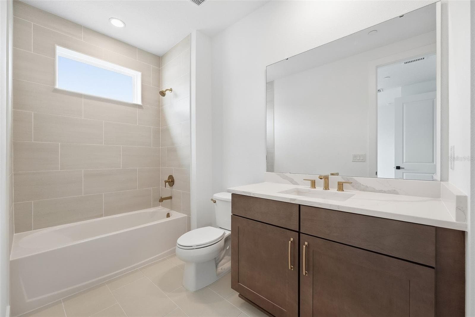 En suite bath on third floor - 9297 LUMINARY BLVD, ORLANDO