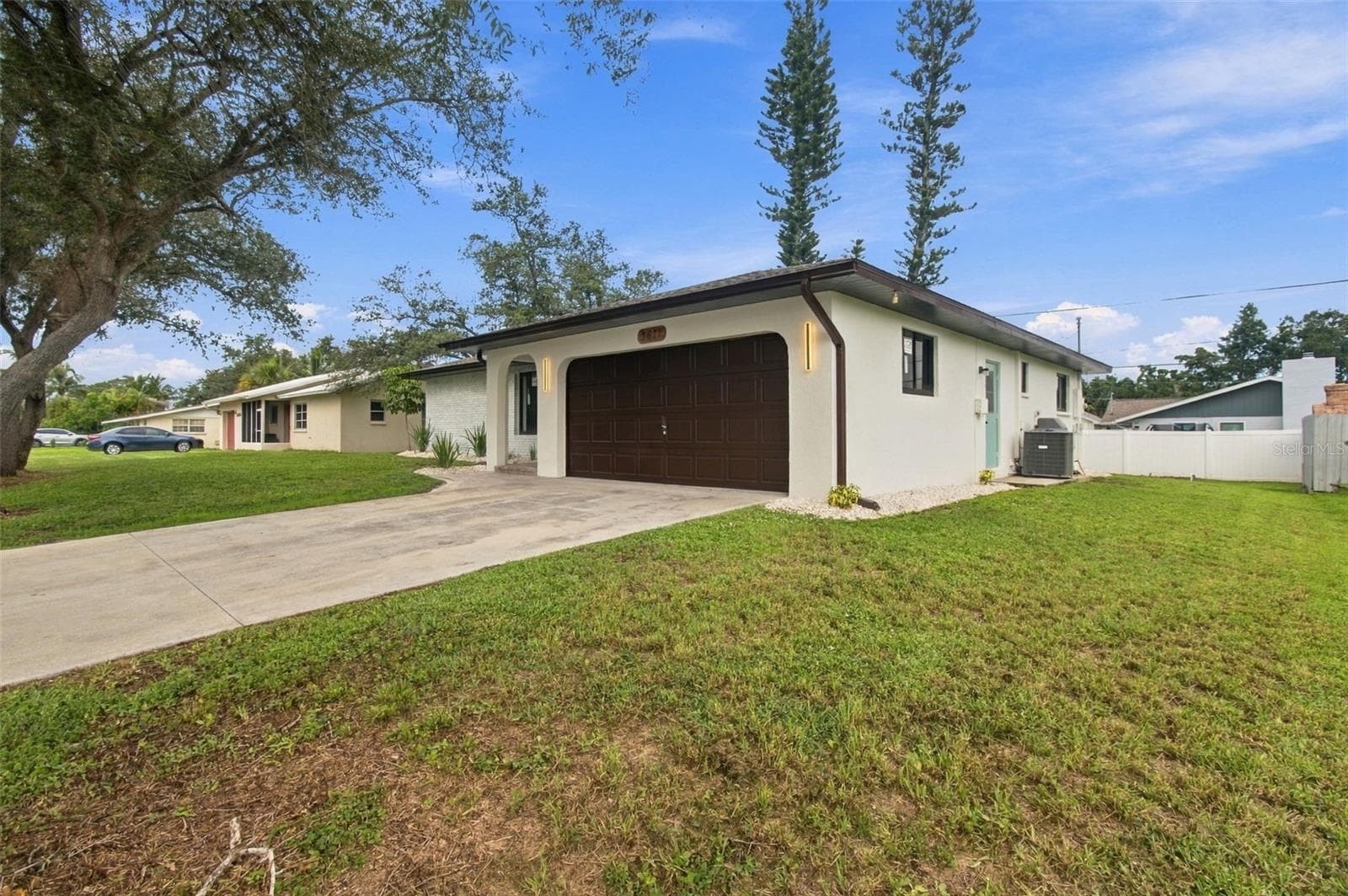 Single Family Residence at 3671 PINE RD, VENICE, photo 6 of 65
