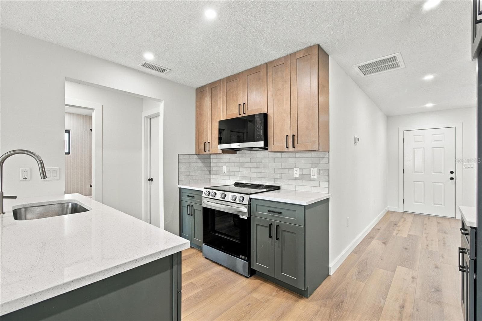 Single Family Residence at 3671 PINE RD, VENICE, photo 21 of 65